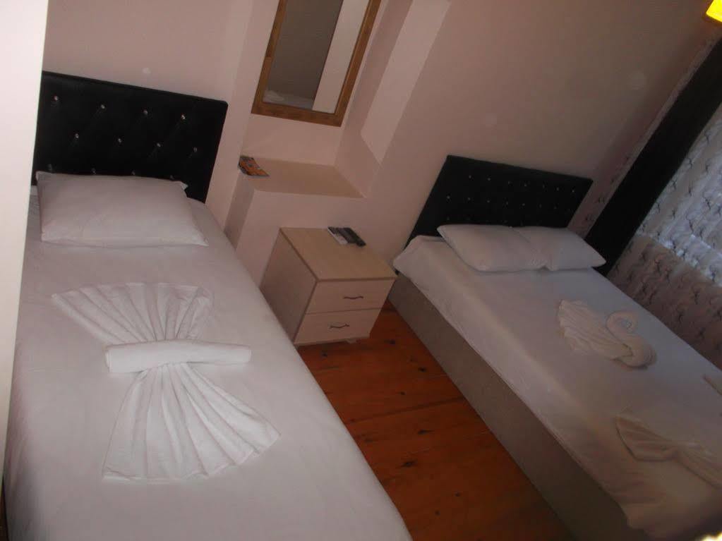 Konut Wooden House Hotel Istanbul Exterior foto